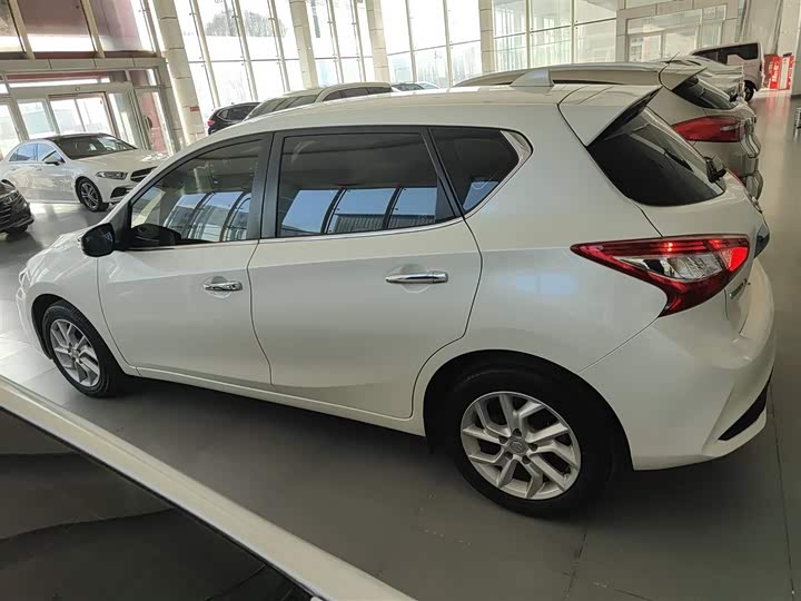 Фото 5 - Nissan Tiida