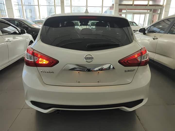 Фото 6 - Nissan Tiida