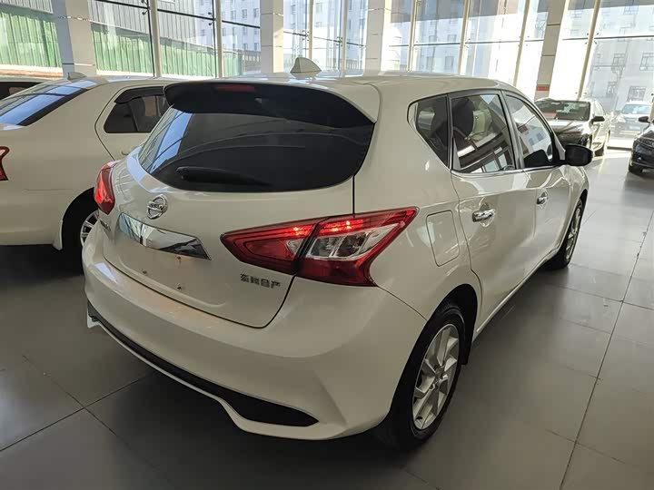 Фото 7 - Nissan Tiida