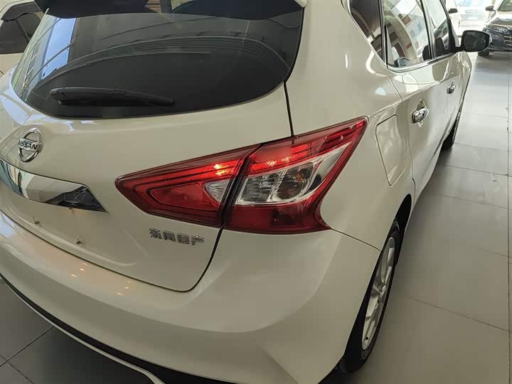 Фото 8 - Nissan Tiida