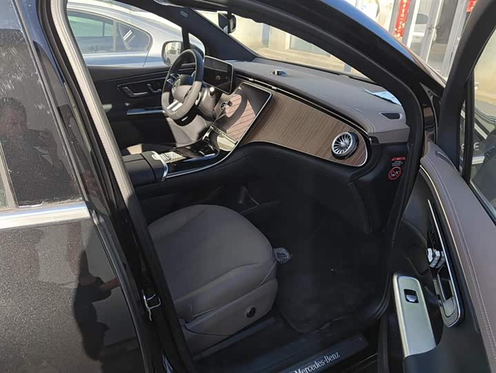 Фото 8 - Mercedes-Benz EQE SUV