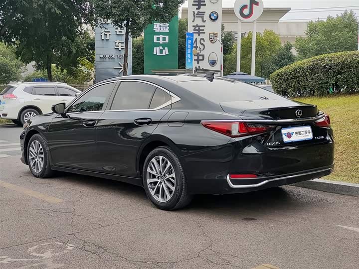 Фото 4 - Lexus ES