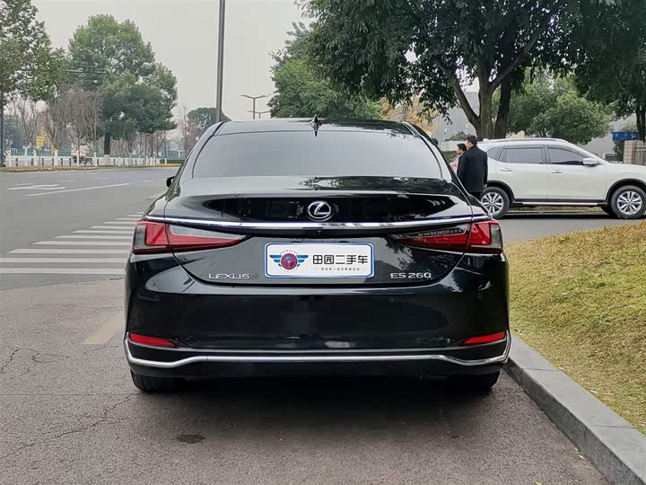 Фото 5 - Lexus ES