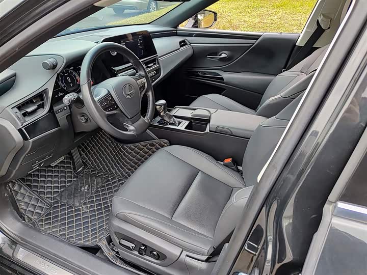 Фото 7 - Lexus ES