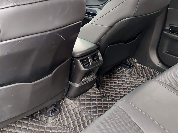 Фото 9 - Lexus ES