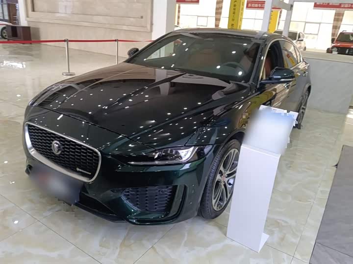 Фото 1 - Jaguar XE L