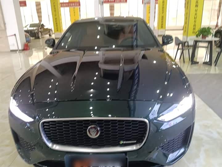 Фото 3 - Jaguar XE L