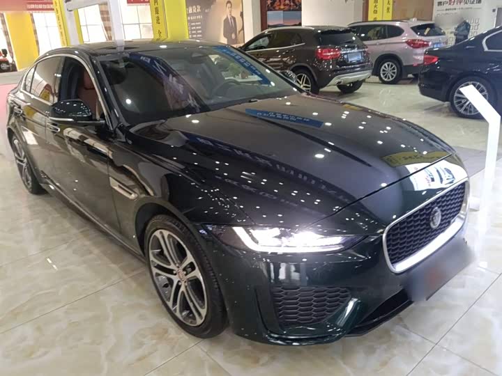 Фото 4 - Jaguar XE L