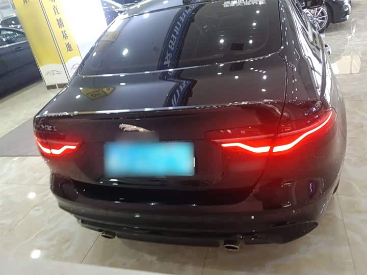 Фото 6 - Jaguar XE L