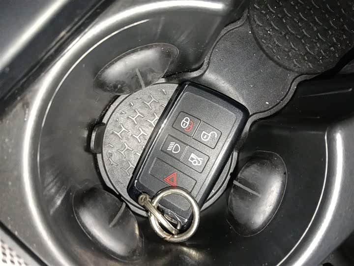 Фото 9 - Jaguar XE L