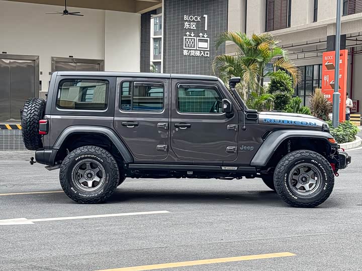 Фото 3 - Jeep Wrangler Hybrid