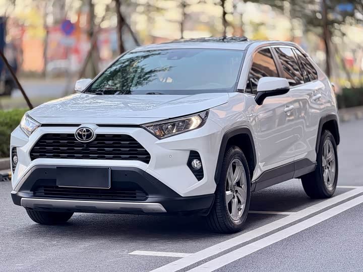 Фото 1 - Toyota RAV4