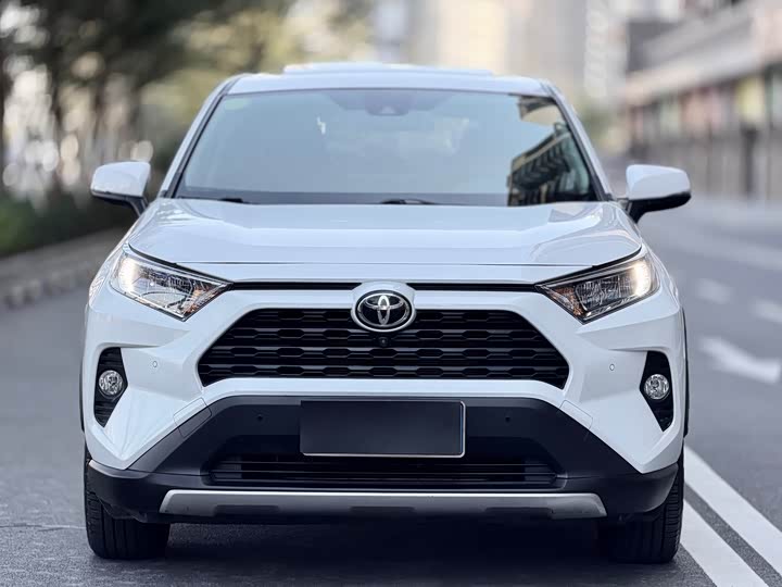Фото 2 - Toyota RAV4