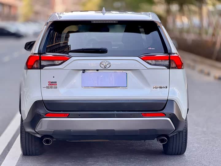 Фото 5 - Toyota RAV4