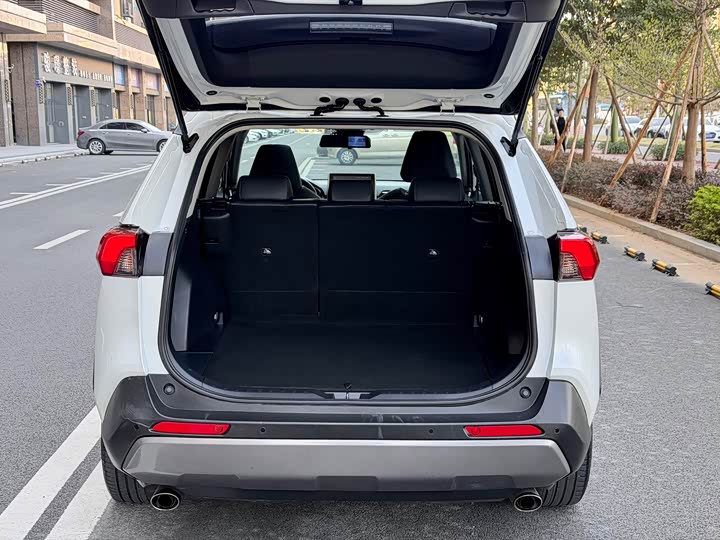 Фото 6 - Toyota RAV4