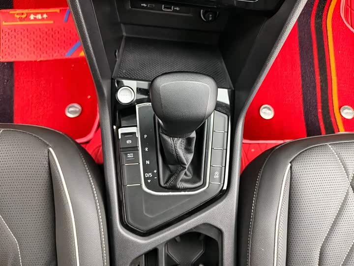 Фото 8 - Volkswagen Tiguan L Pro