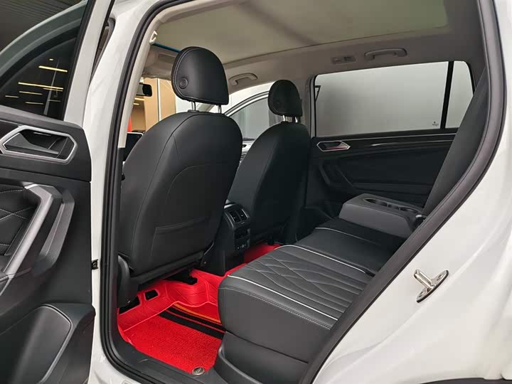 Фото 9 - Volkswagen Tiguan L Pro