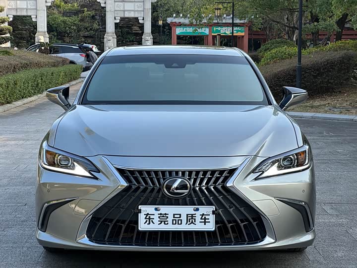 Фото 2 - Lexus ES