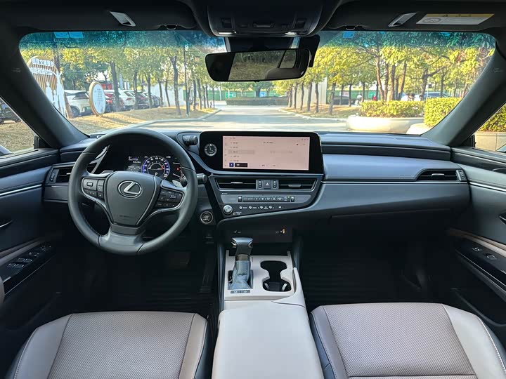 Фото 4 - Lexus ES