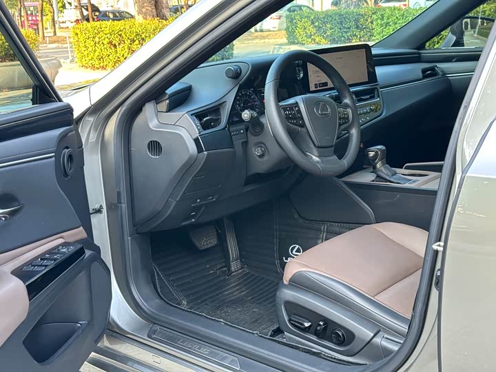 Фото 5 - Lexus ES