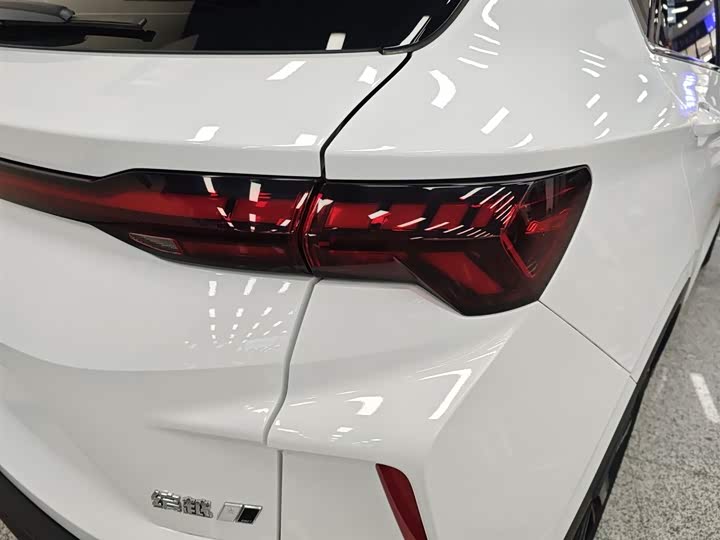 Фото 8 - Geely Coolray