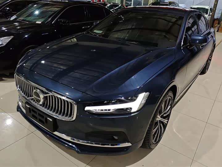 Фото 1 - Volvo S90