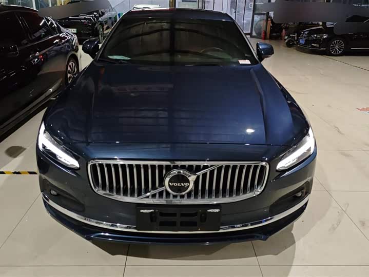 Фото 2 - Volvo S90