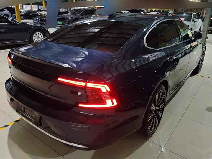 Фото 3 - Volvo S90