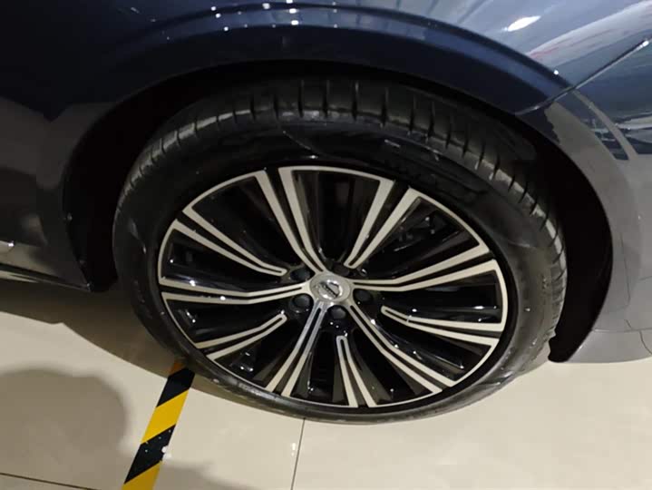 Фото 6 - Volvo S90