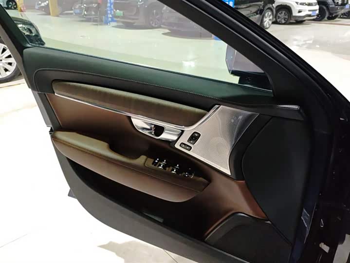 Фото 7 - Volvo S90