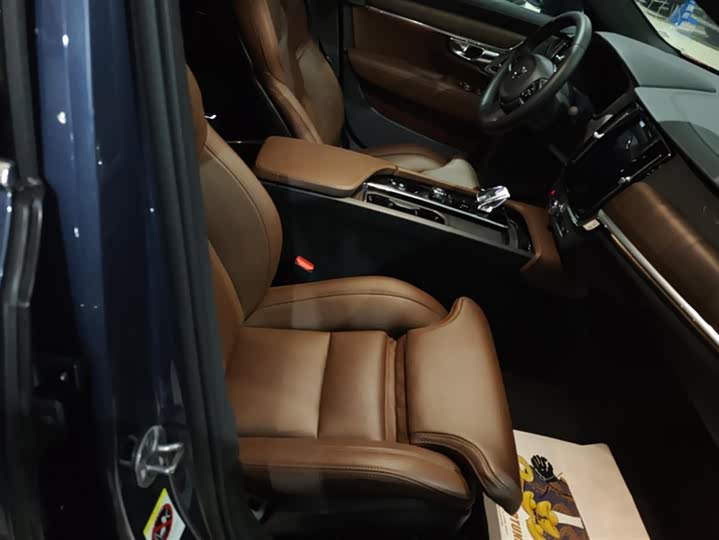 Фото 8 - Volvo S90