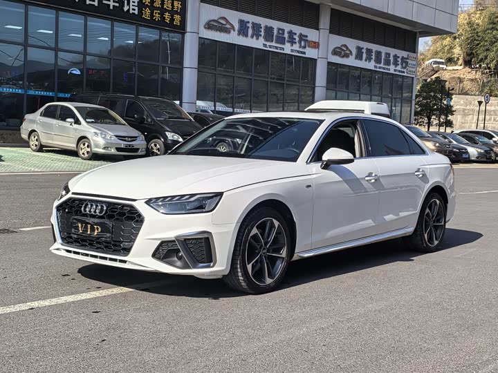 Фото 1 - Audi A4L