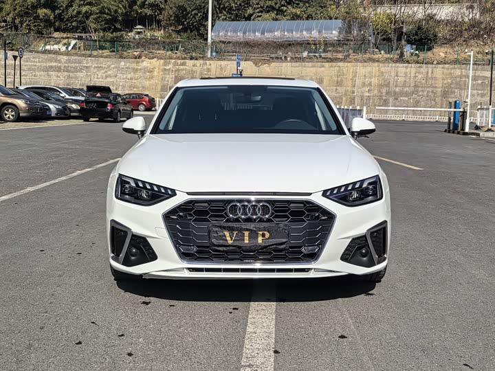 Фото 2 - Audi A4L