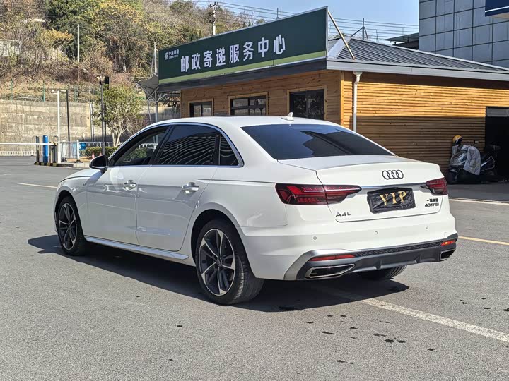 Фото 4 - Audi A4L