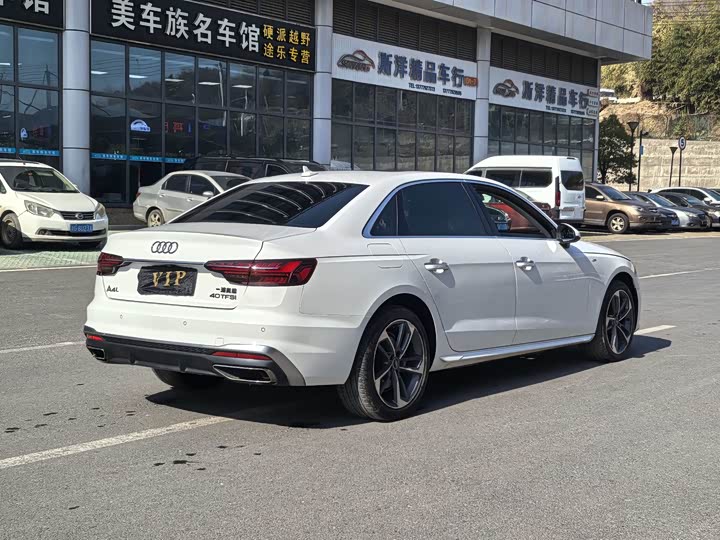 Фото 6 - Audi A4L