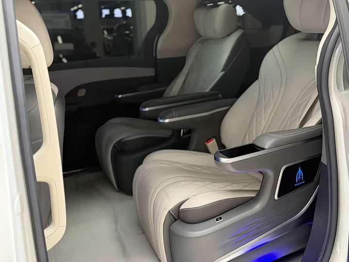 Фото 6 - Toyota Sienna