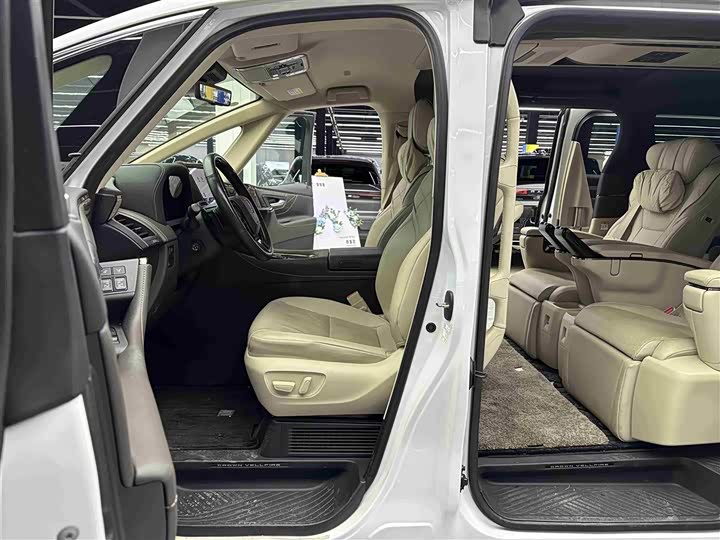 Фото 6 - Toyota Vellfire