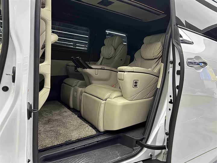 Фото 8 - Toyota Vellfire