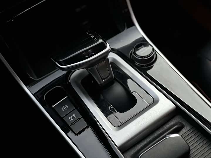 Фото 8 - Kia KX3