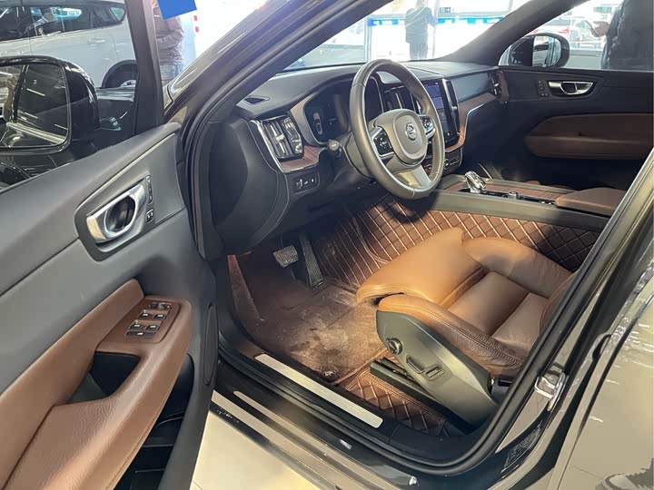 Фото 7 - Volvo XC60 Hybrid