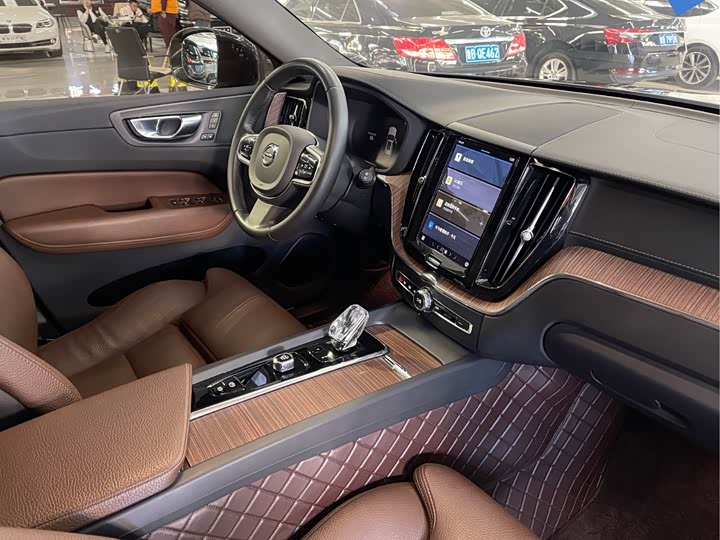 Фото 8 - Volvo XC60 Hybrid