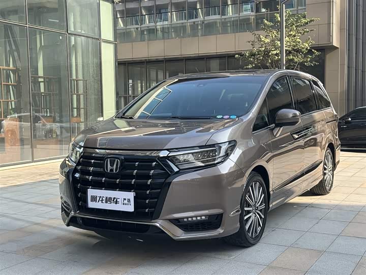 Фото 1 - Honda Elysion