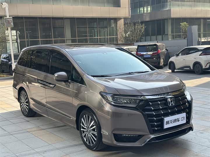 Фото 3 - Honda Elysion