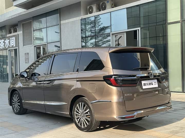 Фото 4 - Honda Elysion