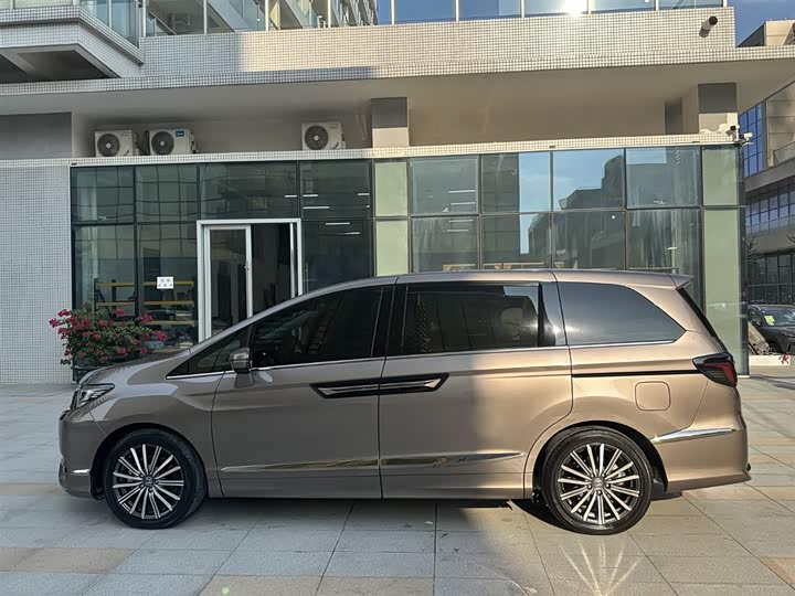 Фото 7 - Honda Elysion