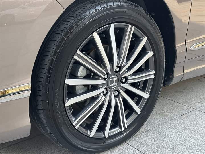 Фото 8 - Honda Elysion