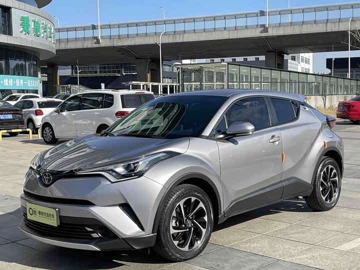 Фото 1 - Toyota Izoa