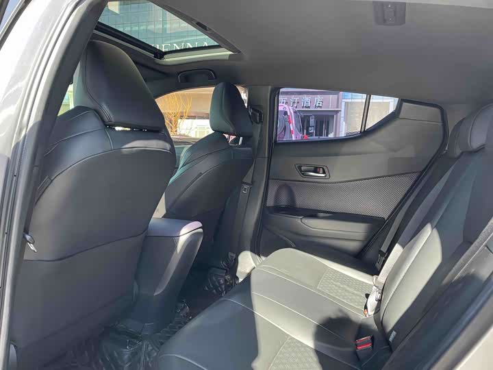 Фото 7 - Toyota Izoa