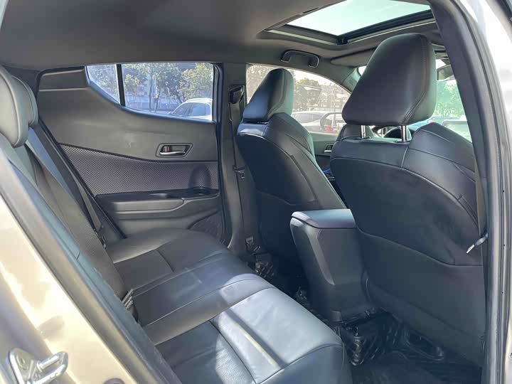 Фото 8 - Toyota Izoa