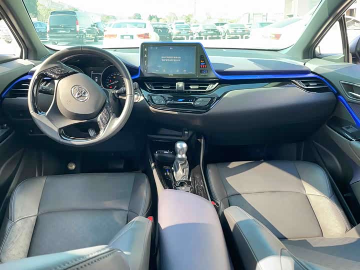 Фото 9 - Toyota Izoa